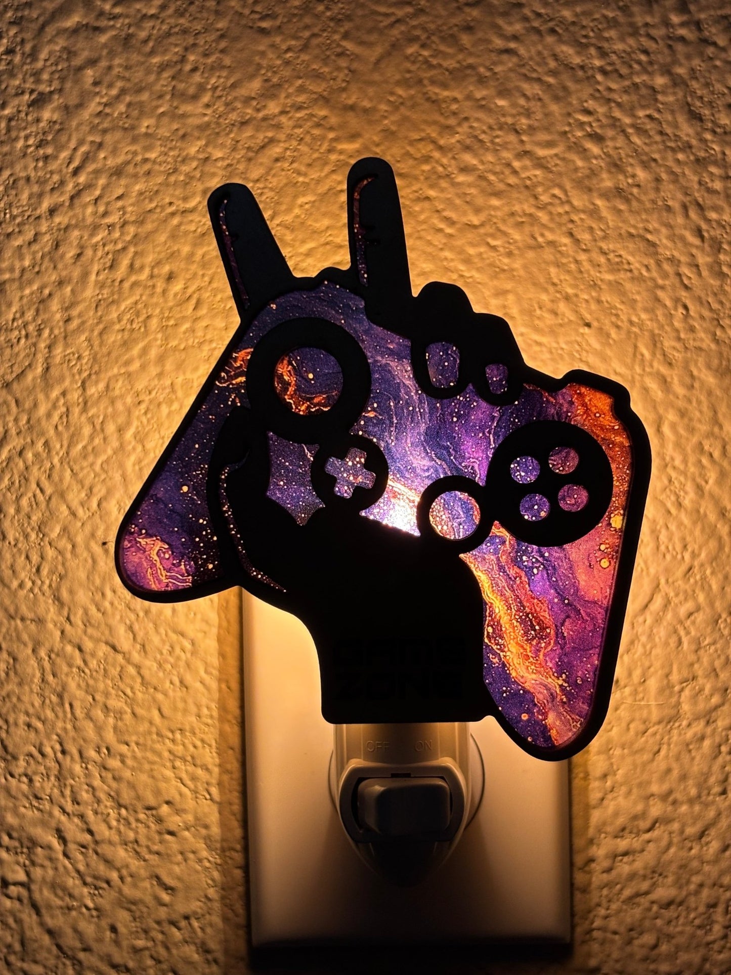 Gamer nightlight with stained glass effect in wood and multicolor acrylic lighted.