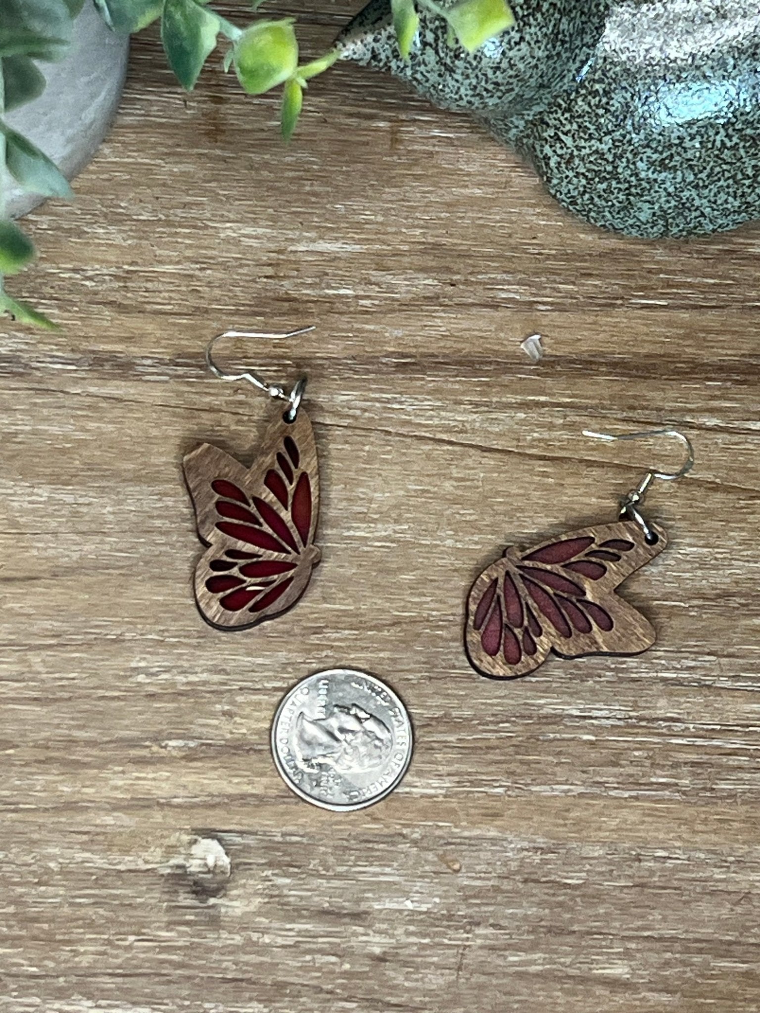 Pink and coral butterfly earrings with stained glass effect, crafted from wood and acrylic.